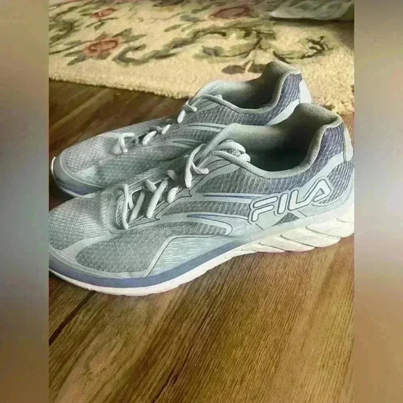 Fila ladies tennis shoe. Size 11. Excellent condition Light blue and white clean - Picture 6 of 10